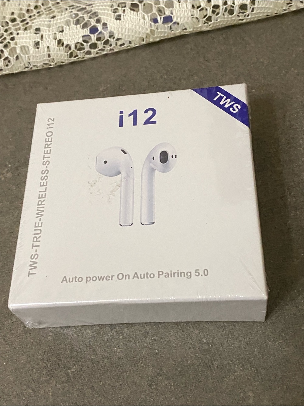 i12 True Wireless Earbuds - White